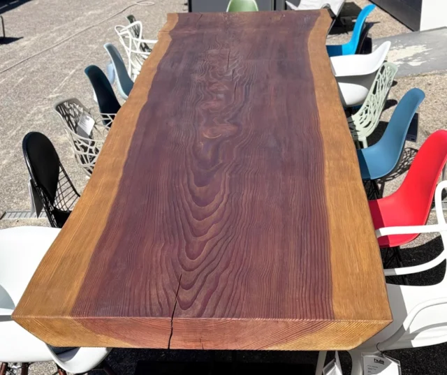 Draufsicht auf den Monolith Tisch.