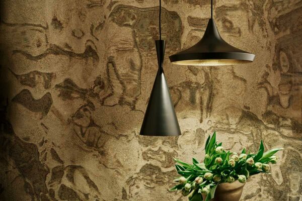 Tom Dixon Leuchte Beat Tom Dixon Leuchte Beat, zwei schwarze Hängeleuchten