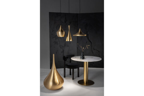Tom Dixon Leuchte Beat Tom Dixon Leuchte Beat, drei goldene Hängeleuchten