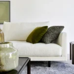 Bielefelder Werkstätten Sofa Long Island, weißer Stoffbezug, Detail Armlehne