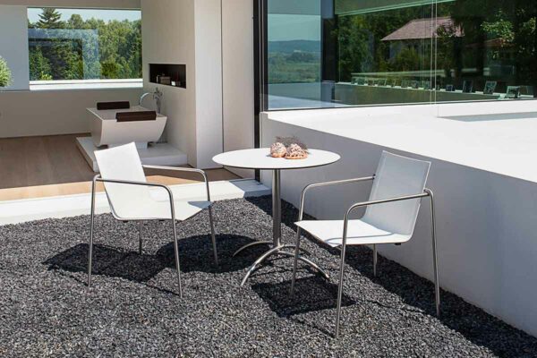 FISCHER_Sessel_Bistrotisch_TAKU_05 FISCHER Sessel und Bistrotisch TAKU