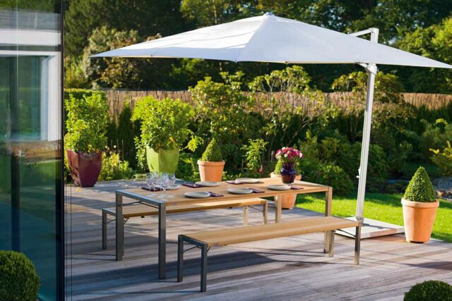 Weishäupl Flip - Design Gartentisch und Gartenstühle aus Teak