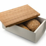 Alessi Brotdose Mattina, hellgrau mit halboffenem Deckel