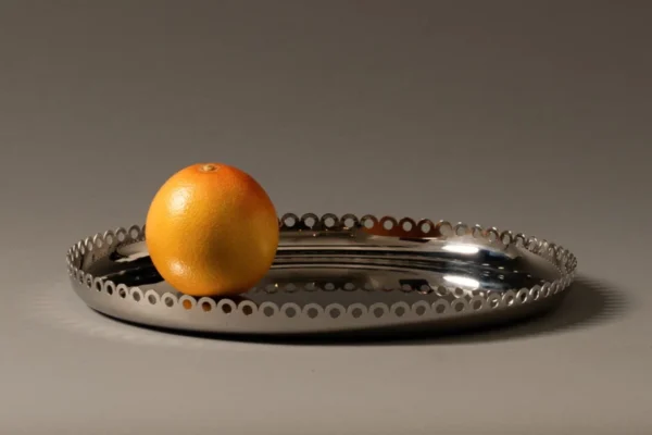 Alessi Tablett Edges Alessi Tablett Edges, mit einer Orange