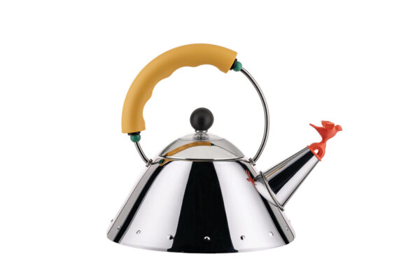 Alessi Wasserkessel 9093/1, neue Größe Alessi Wasserkessel 9093/1, neue Größe, gelber Griff, Freisteller, seitlich