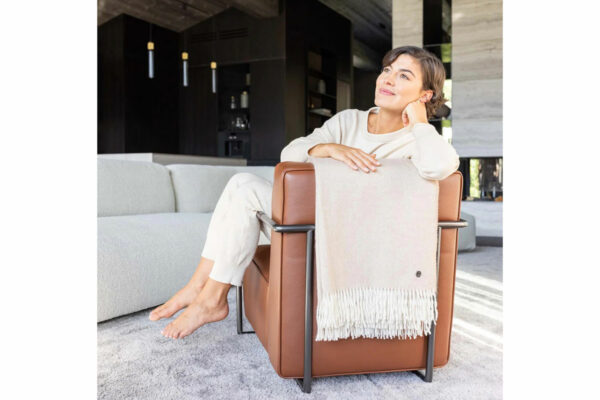 Weich Alpaca Decke Cielo Weich Alpaca Decke Cielo, Decke über Sessel, mit Person