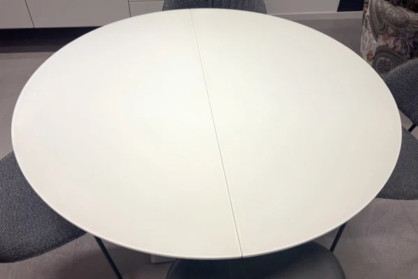 Ausziehbarer Esstisch Todo von Bacher, Platte weiß, Gestell weiß, Fußplatte Chrom, Bild 4 Ausziehbarer Esstisch Todo von Bacher, Platte weiß, Gestell weiß, Fußplatte Chrom, Bild 4