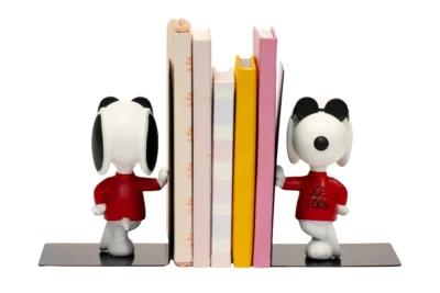 Blogo Design zwei Buchstützen Snoopy, mit rotem Pulli