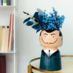 Blogo Vase Surrealism mit Blumen