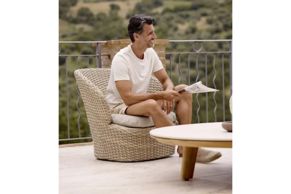 Cane-line Sessel Coast Cane-line Sessel Coast, mit Herren auf dem Sessel