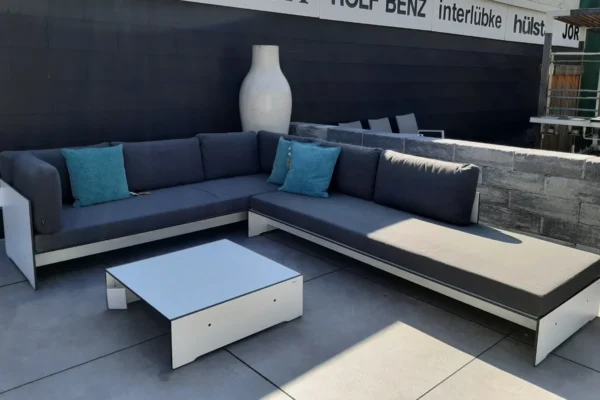 Conmoto Loungegruppe Riva mit Couchtisch, Ausführung weiß mit anthrazitfarbenen Auflagen Conmoto Loungegruppe Riva mit Couchtisch, Ausführung weiß mit anthrazitfarbenen Auflagen
