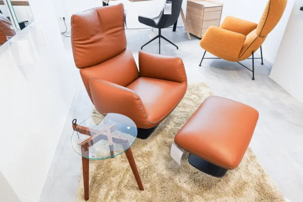 Cor Sessel und Hocker Jalis Lounge, Leder Cognac, aus unserer Ausstellung, 3 Cor Sessel und Hocker Jalis Lounge, Leder Cognac, aus unserer Ausstellung, 3