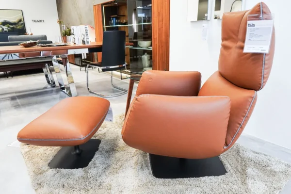 Cor Sessel und Hocker Jalis Lounge, Leder Cognac, aus unserer Ausstellung, 4 Cor Sessel und Hocker Jalis Lounge, Leder Cognac, aus unserer Ausstellung, 4