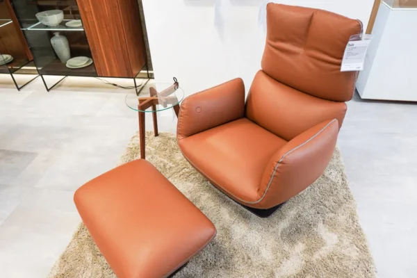 Cor Sessel und Hocker Jalis Lounge, Leder Cognac, aus unserer Ausstellung, 5 Cor Sessel und Hocker Jalis Lounge, Leder Cognac, aus unserer Ausstellung, 5