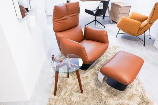 Cor Sessel und Hocker Jalis Lounge, Leder Cognac, aus unserer Ausstellung, 1 Cor Sessel und Hocker Jalis Lounge, Leder Cognac, aus unserer Ausstellung, 1