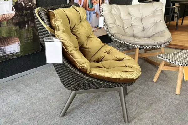 Dedon Sessel Mbrace Dedon Sessel Mbrace in unserer Ausstellung, Seitenansicht