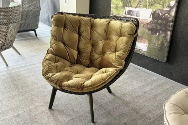 Dedon Sessel Mbrace in unserer Ausstellung