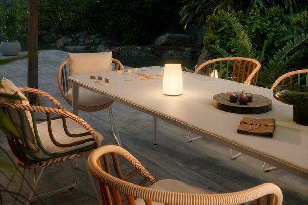 Dedon Stühle Kida, Leuchte Ombii Dedon Stühle Kida, Leuchte Ombii