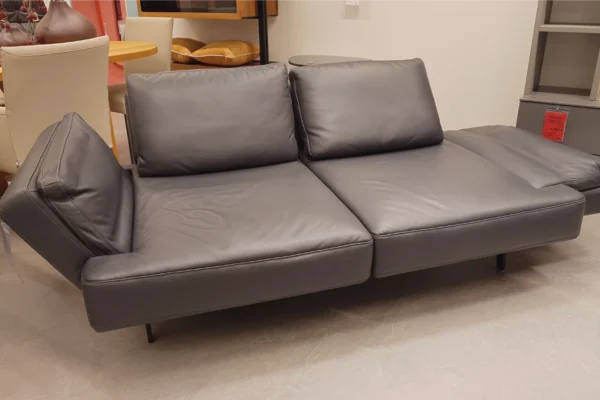 de Sede Sofa DS 747 de Sede Sofa DS 747, mit verstellter Armlehne einseitig