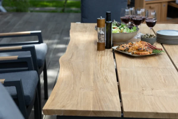 deVries Tisch Grandville (Baumkantenform) deVries Tisch Grandville (Baumkantenform), Detailansicht Platte