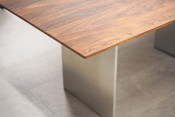 Draenert Esstisch Atlas, Ansicht Sockel, Detail Draenert Esstisch Atlas, Ansicht Sockel, Detail