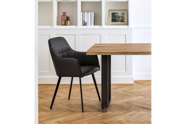 Form exclusiv Esstisch Minou Form exclusiv Esstisch Minou, mit schwarzem Stuhl