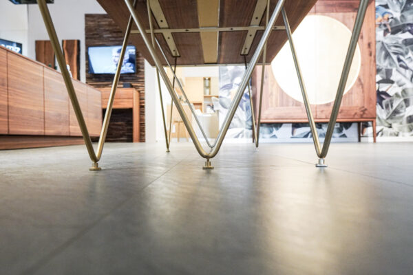 Form exclusiv Esstisch tRail, Detailansicht Gestell Form exclusiv Esstisch tRail, Detailansicht Gestell