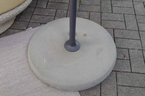 Glatz Sonnenschirm Smart, Farbe Smoke, Gestell anthrazit, Betonsockel Glatz Sonnenschirm Smart, Farbe Smoke, Gestell anthrazit, Betonsockel