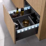 Elegante Häcker Küche systemat AV 6023, mit Rillenoptik, Eiche, geöffnete Schublade
