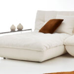 IP Design Sofa Soulmate, Detail Recamiere mit dunklem Dekokissen