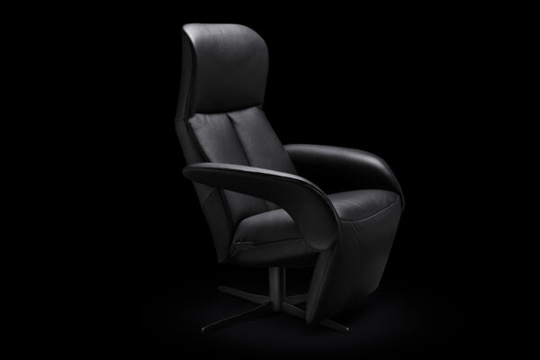 Jori Relaxsessel Symphony Jori Relaxsessel Symphony, schwarze Variante vor schwarzem Hintergrund