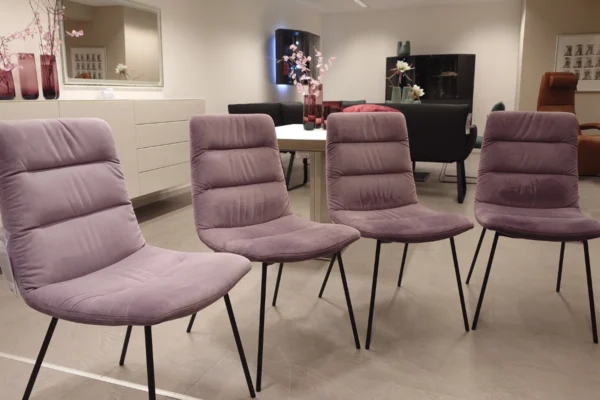 KFF Stuhlgruppe Arva Light KFF Stuhlgruppe Arva Light, alle vier Stühle nebeneinander