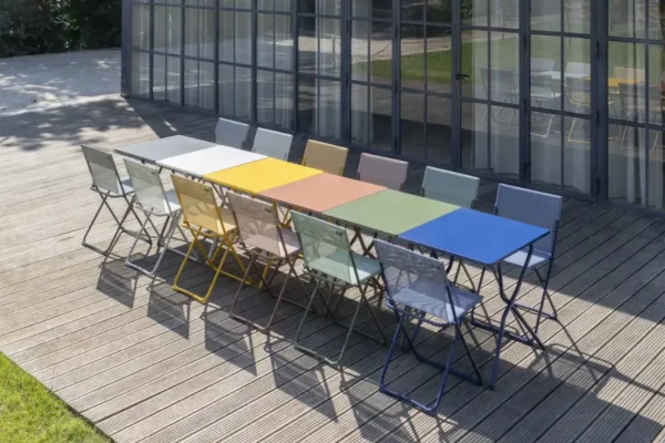 Lafuma Gruppe Balcony, bunte Tische und Stühle Lafuma Gruppe Balcony, bunte Tische und Stühle