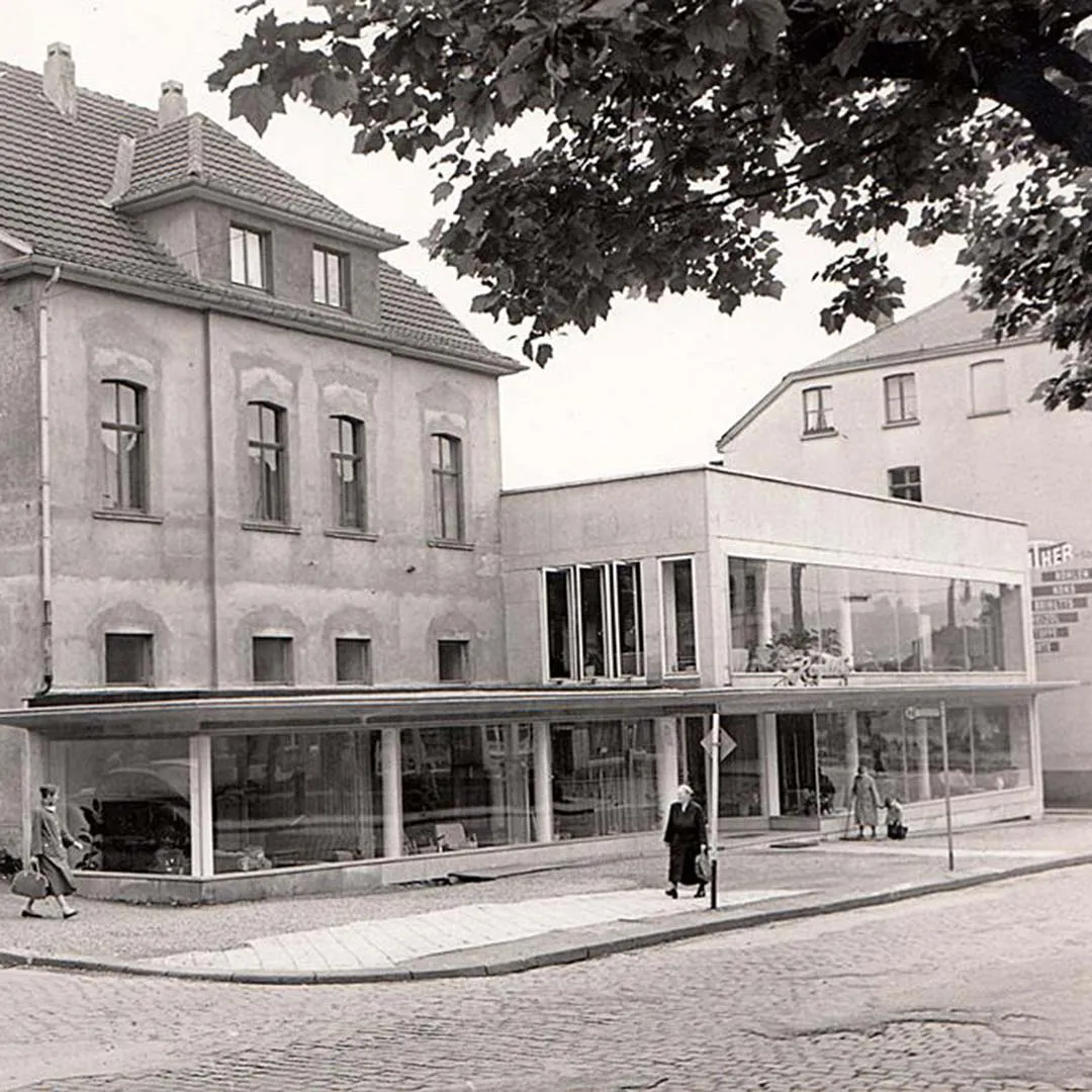 altes schwarz-weiß Bild vom Einrichtungshaus Hüls, damals Rogalski