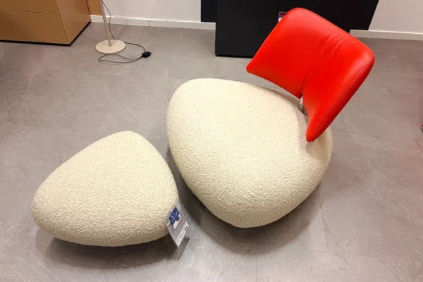 Leolux Sessel und Hocker Pallone, Leder-/Stoffkombination, 1 Leolux Sessel und Hocker Pallone, Leder-/Stoffkombination, 1