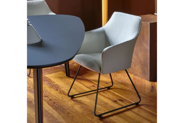 Leolux Stuhl Mara Leolux Stuhl Mara, mit Kufengestell