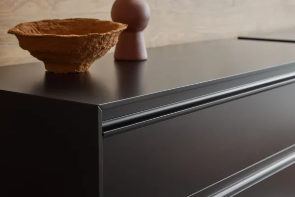 Möller Design Kommode Grippy Möller Design Kommode Grippy, Detail Griffleiste