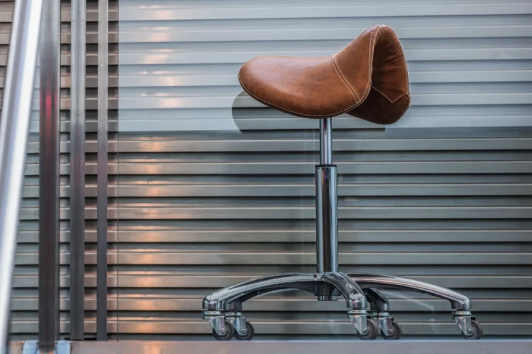 Rollbursche Rollhocker mit Sitz "Western" in braunem Leder