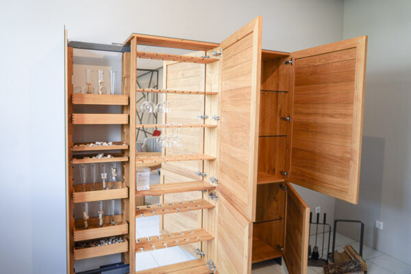 Scholtissek Barschrank Tratum, mit geöffneten Türen Scholtissek Barschrank Tratum, mit geöffneten Türen