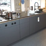 SieMatic Küche SLX inklusive Insel und Glasvitrinen, 23
