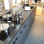 SieMatic Küche SLX inklusive Insel und Glasvitrinen, 24