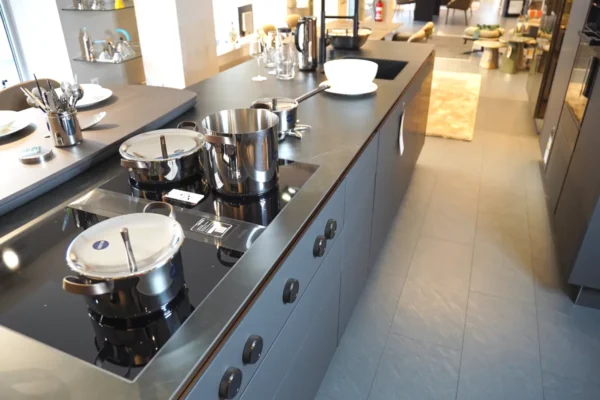 SieMatic Küche SLX inklusive Insel und Glasvitrinen, 24 SieMatic Küche SLX inklusive Insel und Glasvitrinen, 24