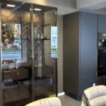 SieMatic Küche SLX inklusive Insel und Glasvitrinen, 25