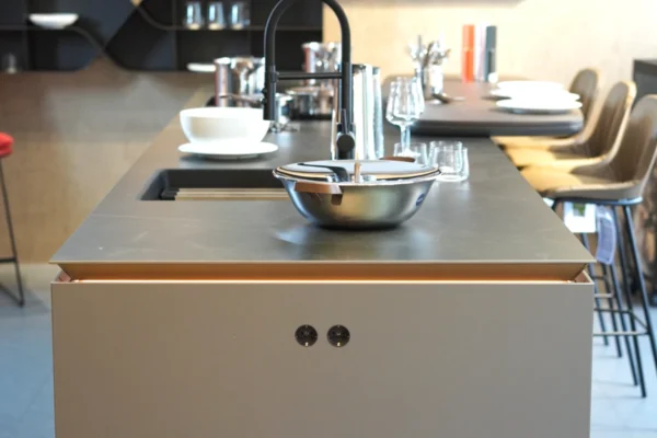 SieMatic Küche SLX inklusive Insel und Glasvitrinen, 30 SieMatic Küche SLX inklusive Insel und Glasvitrinen, 30