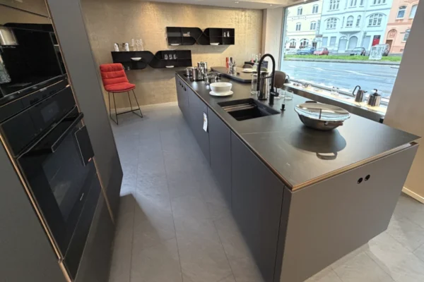SieMatic Küche SLX inklusive Insel und Glasvitrinen, 26 SieMatic Küche SLX inklusive Insel und Glasvitrinen, 26