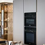 SieMatic Küche SLX inklusive Insel und Glasvitrinen, 1