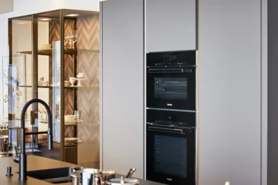 SieMatic Küche SLX inklusive Insel und Glasvitrinen, 1 SieMatic Küche SLX inklusive Insel und Glasvitrinen, 1