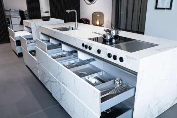 SieMatic Kücheninsel S2 SieMatic Kücheninsel S2, geöffnete Schubladen