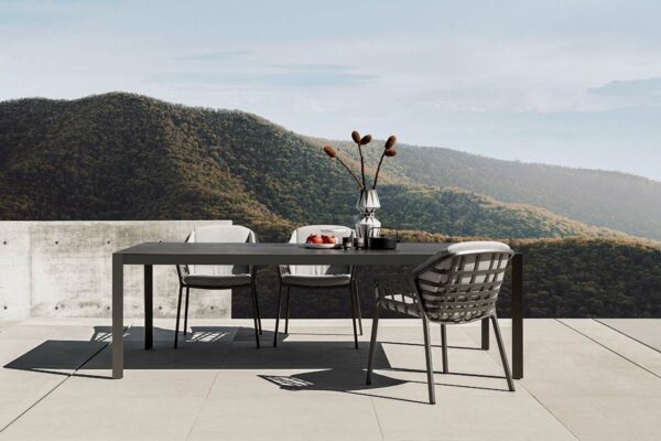 Solpuri Tisch Classic Alu auf Terrasse