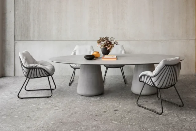 Solpuri Esstisch Queen mit zwei Säulen